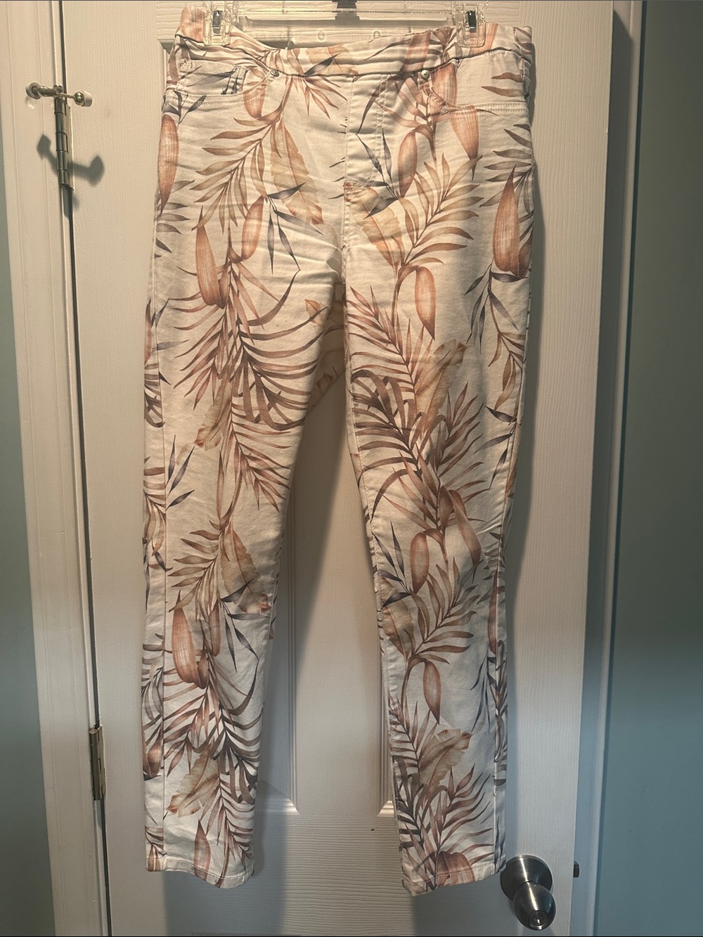 Tribal Cream Tropical-Print Ankle Pants